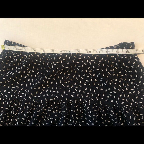 Black and white floral print skirt, Sz S - Picture 2 of 7